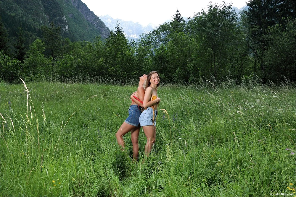 paxxpa_Cara-Mell_Mischief-in-the-Meadow