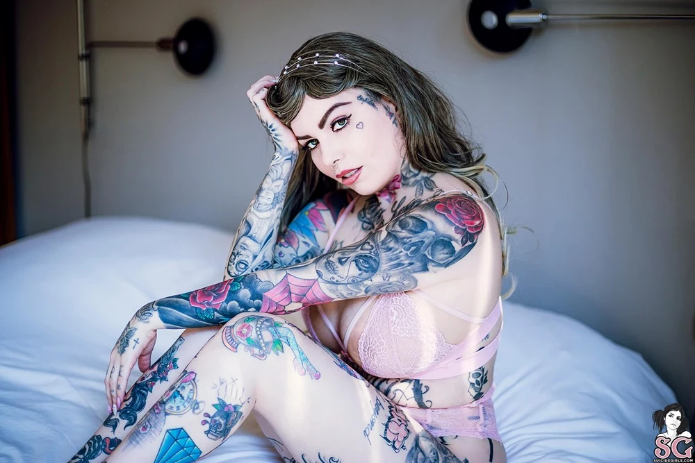 [Suicide Girls] Tatycamili - Sweet Pink