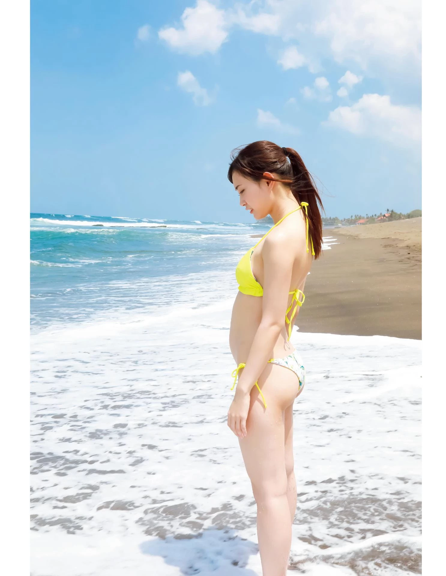 美谷朱里1st.写真集 直视线 [86P]