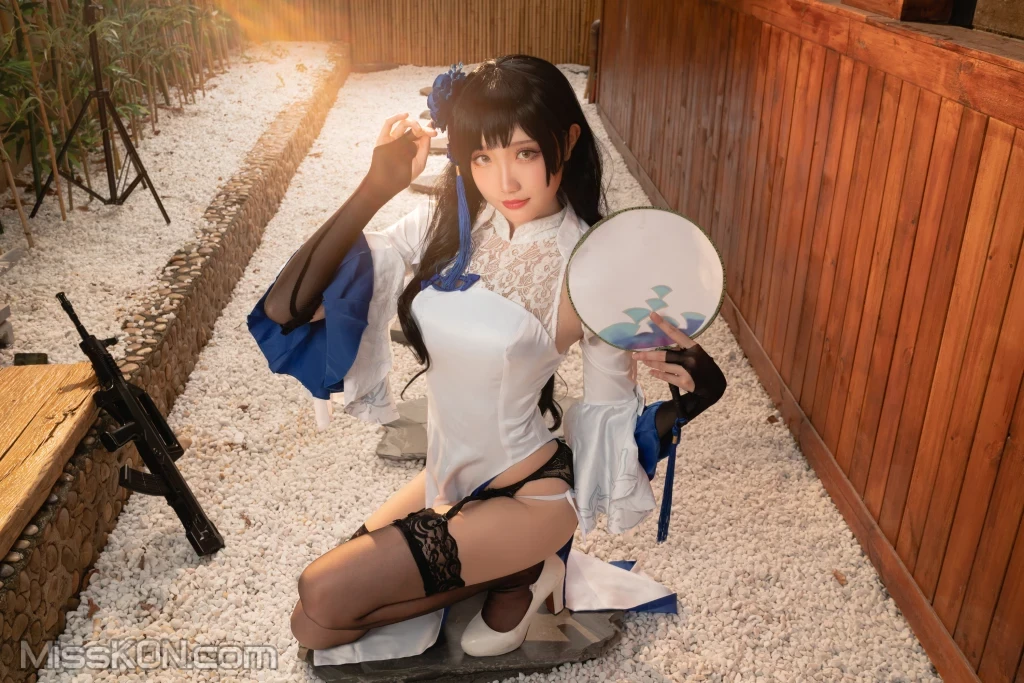 Coser@瓜希酱： 少女前线 95式玉玲珑 [20 photos]