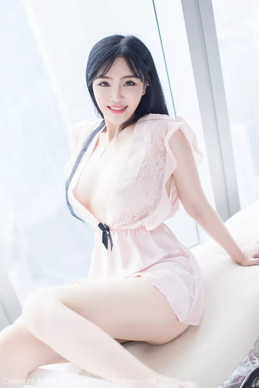 [LeYuan星乐园]Vol.046_女神刘钰儿居家粉红蕾丝睡裙真空秀傲人豪乳诱惑写真46P