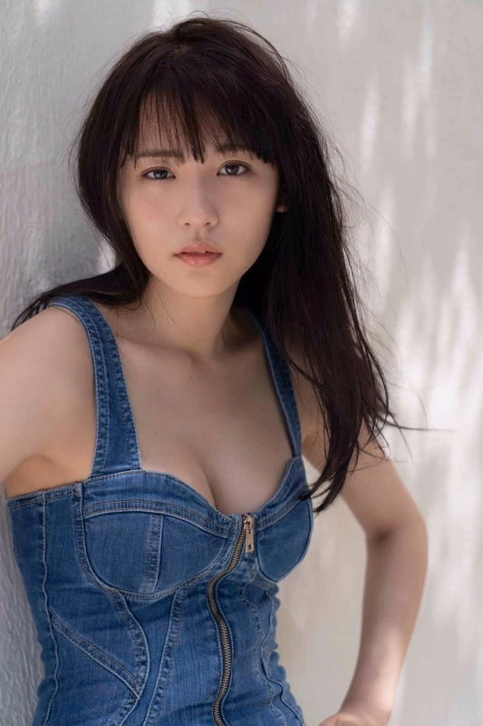 浅川梨奈 グラビア活动休止から复活した浅川梨奈 ノーブラYシャツの隙だらけな格...