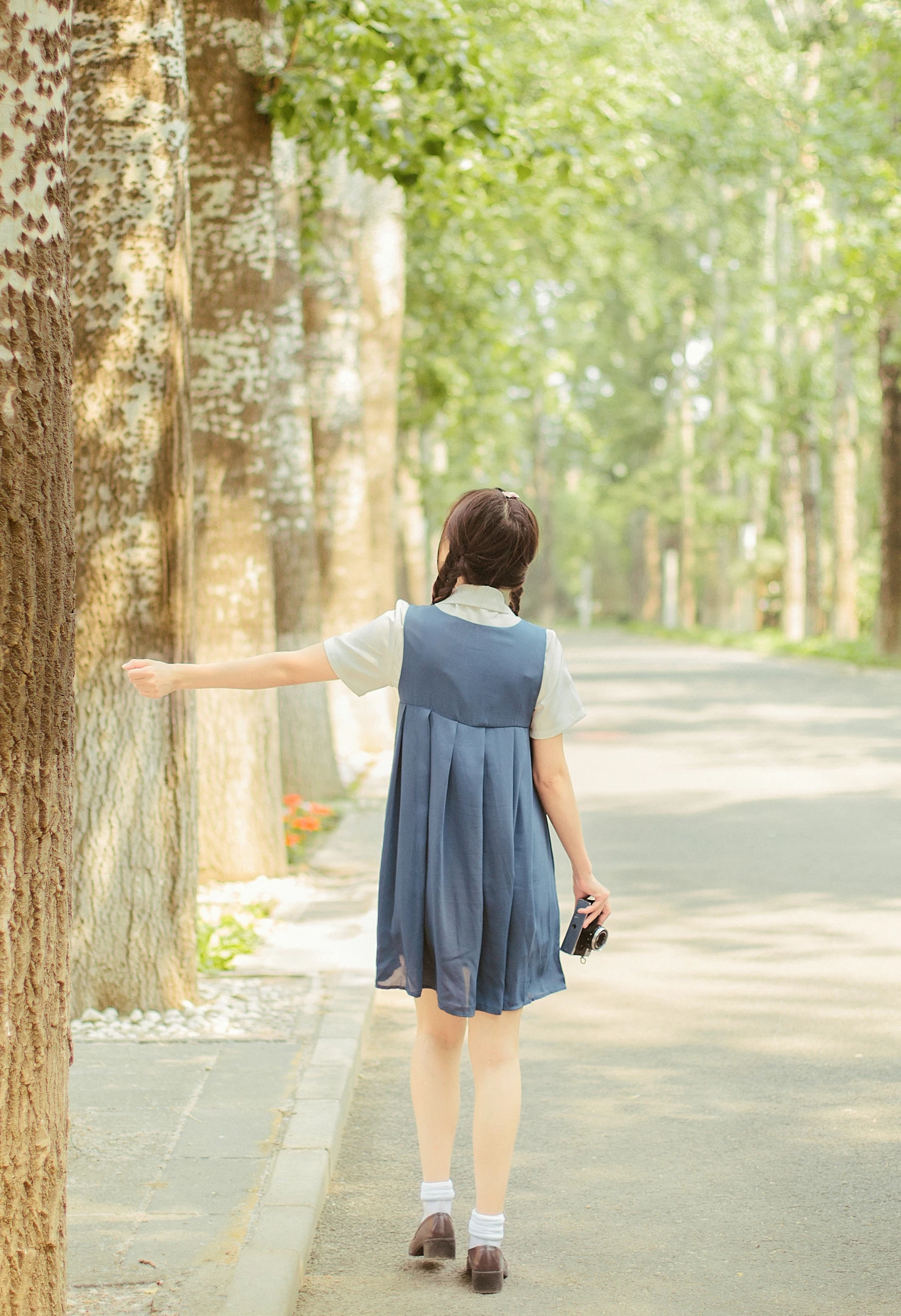 清纯连衣裙少女写真[CN：蓝裳]