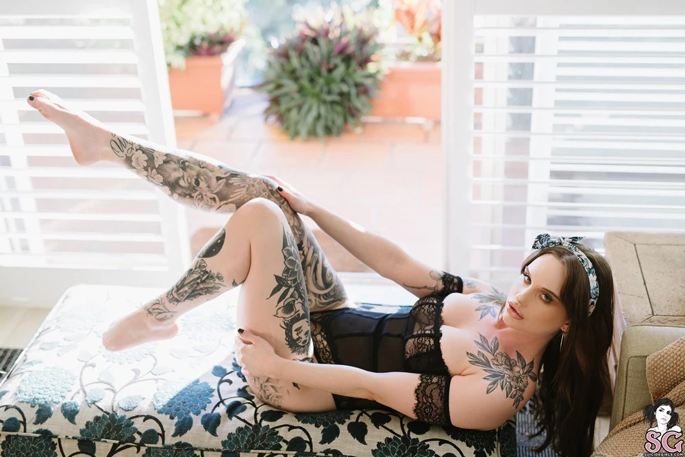 [Suicide Girls] Liajune - Laced