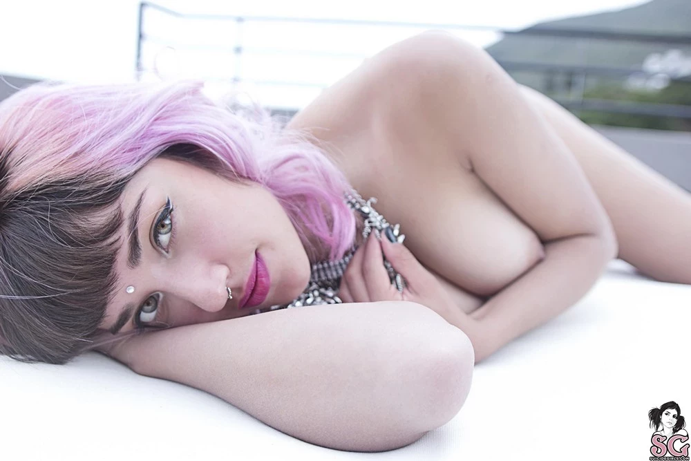 [Suicide Girls] Lovelace - Bajo El Sol