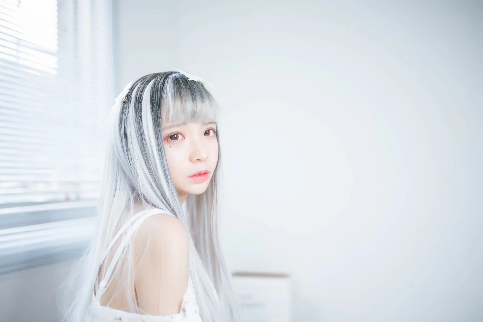 [COSER] 疯猫ss – 透明白沙的诱惑少女写真