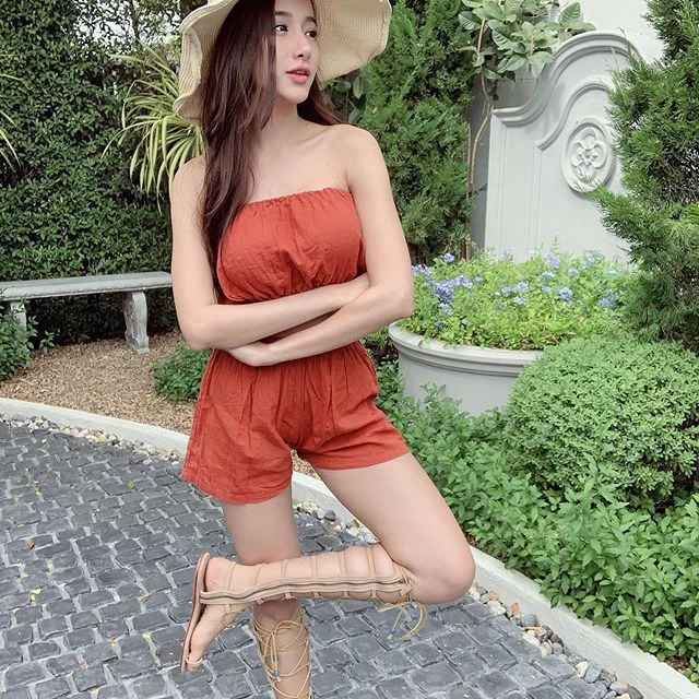 火爆泰国欧派妹子Pichana Yoosuk手捧巨乳好邪恶