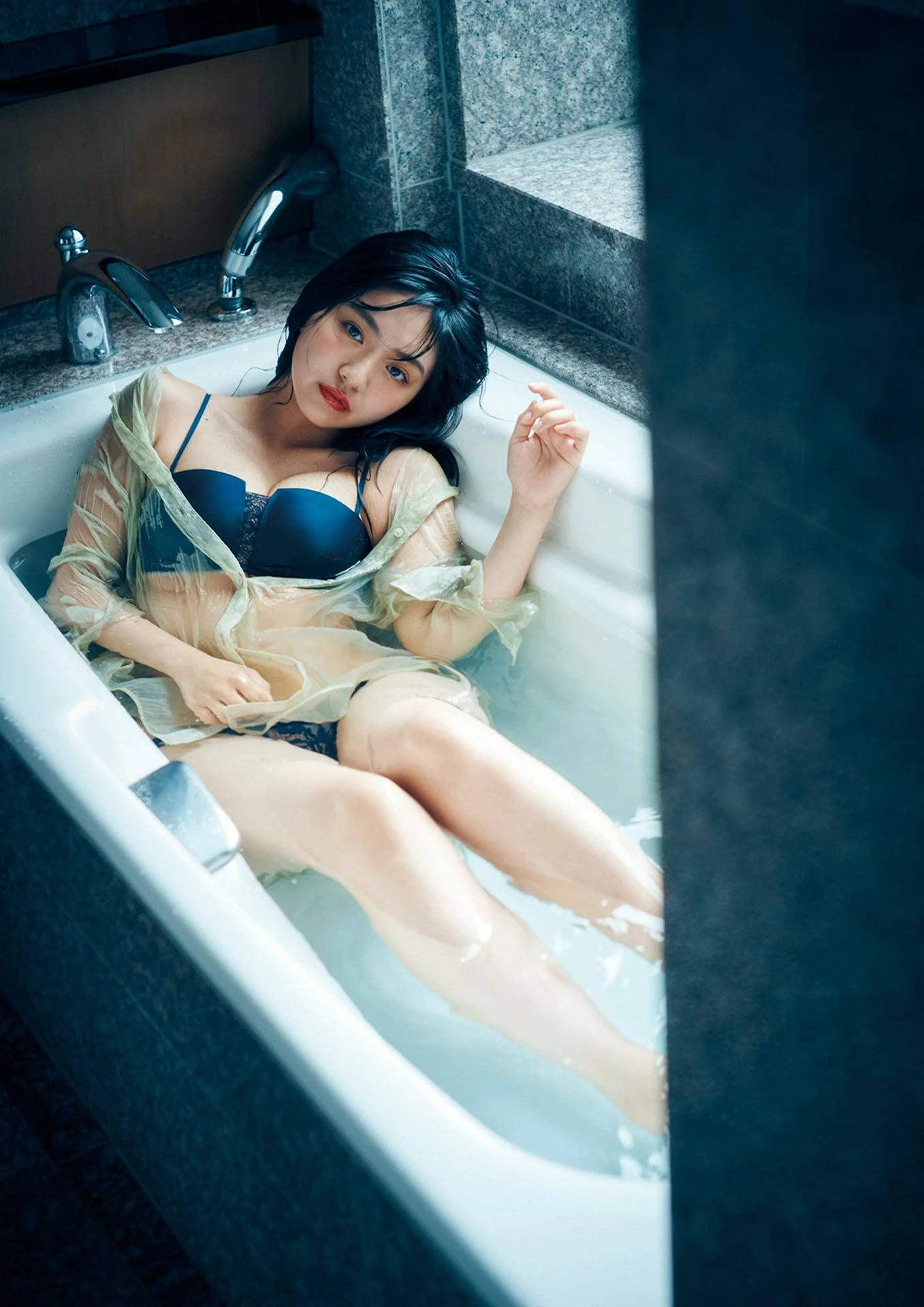 豊田留妃[豊田ルナ][BRODY Photobook] Runa Toyoda - An adult child [35P]