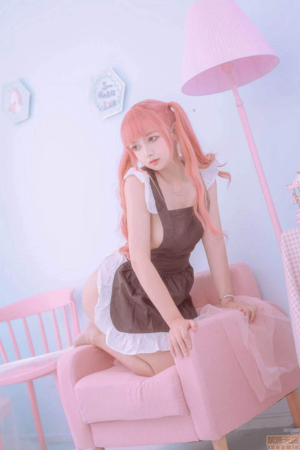 一只云烧 [BuckyClouds] – Pink maid set 粉红女仆 [93P]