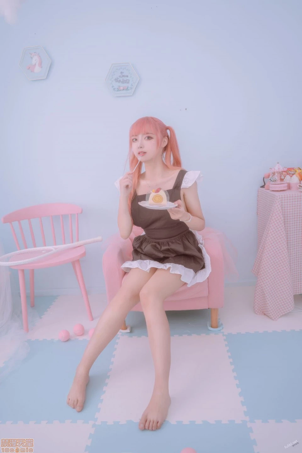 一只云烧 [BuckyClouds] – Pink maid set 粉红女仆 [93P]