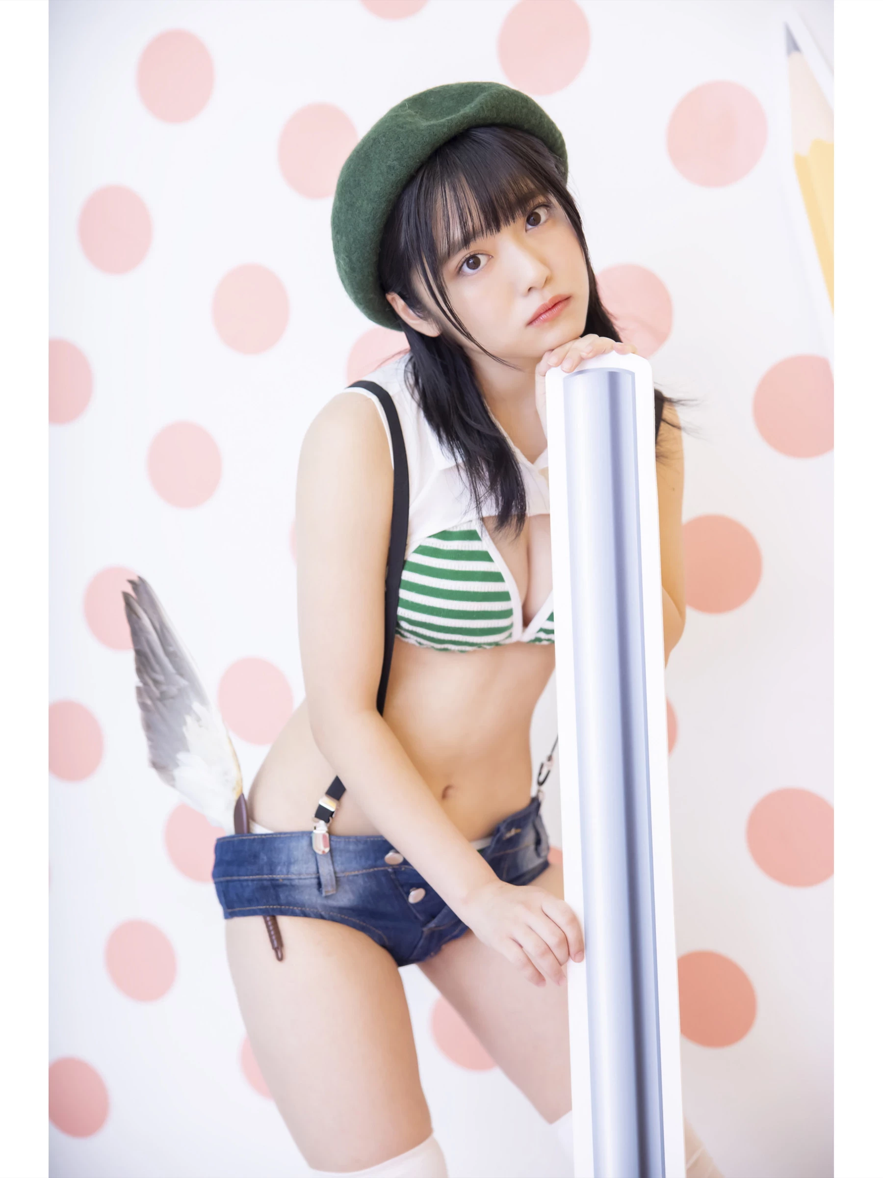 冈田彩梦 デジタル写真集 キミとキャンバスライフ！ [50P]