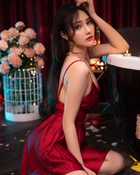 白皙正妹火辣大胆豪放的越南女DJ Jenny Yến