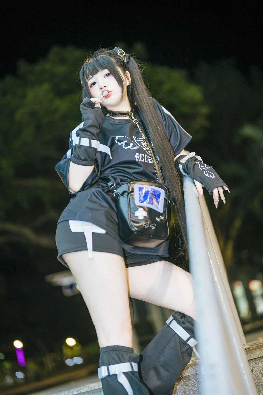 Coser@落落Raku： 城市女孩 [47 photos]