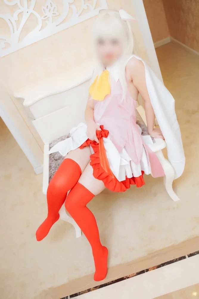 网络收藏套图-妹子cosplay露出 少见的红色膝上袜 [29P]