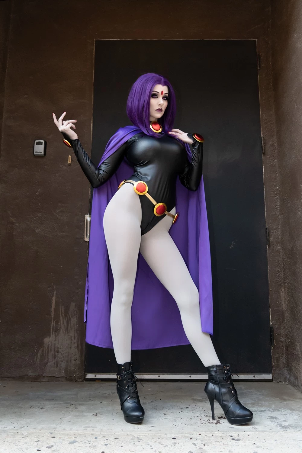 Angie Griffin – Raven